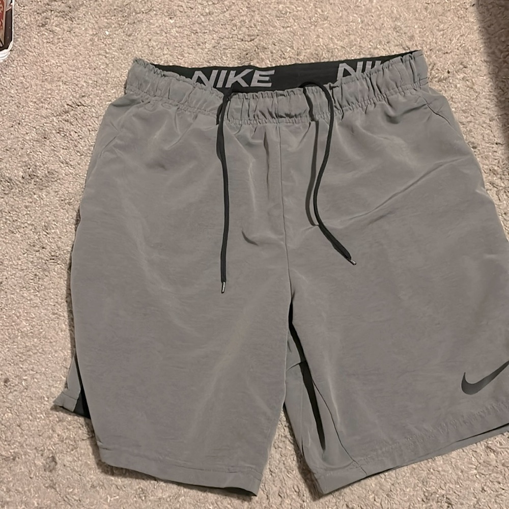 men’s nike atlethic shorts dri fit size medium good quality worn before - Picture 1 of 6